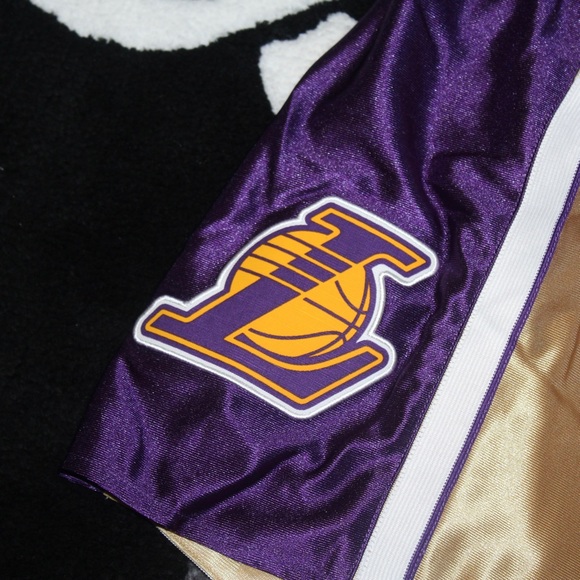 NBA Los Angeles Lakers 2009 75th Anniversary Gold Shorts - Picture 3 of 8
